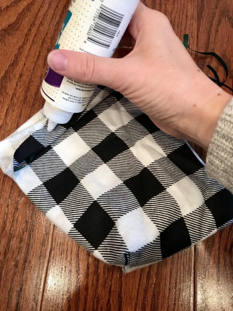 Kid Craft: Thanksgiving Pilgrim Bonnet